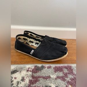 Toms Women’s classic canvas slip-ons